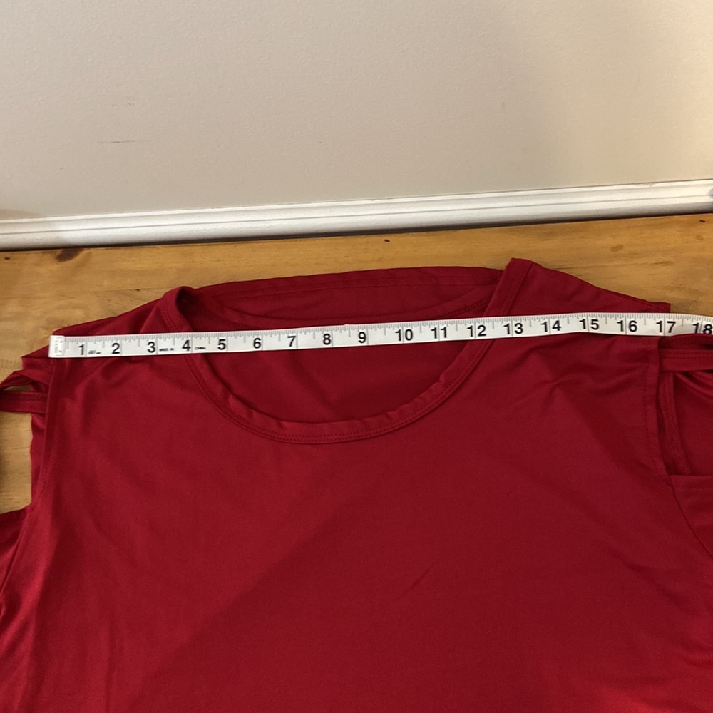 Red cold shoulder top XL Guc - Picture 6 of 11
